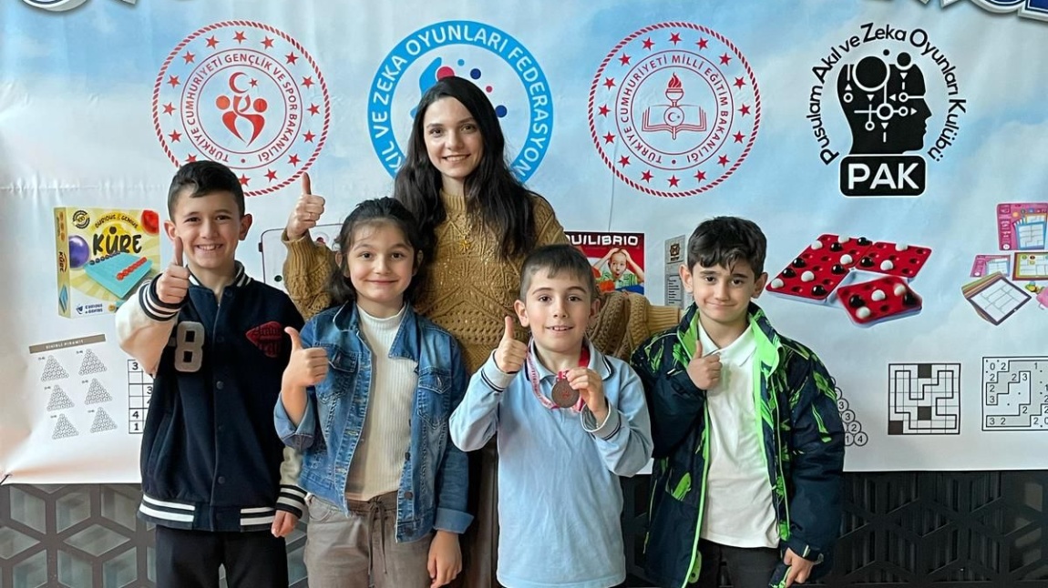 MADALYA İLE DÖNDÜLER